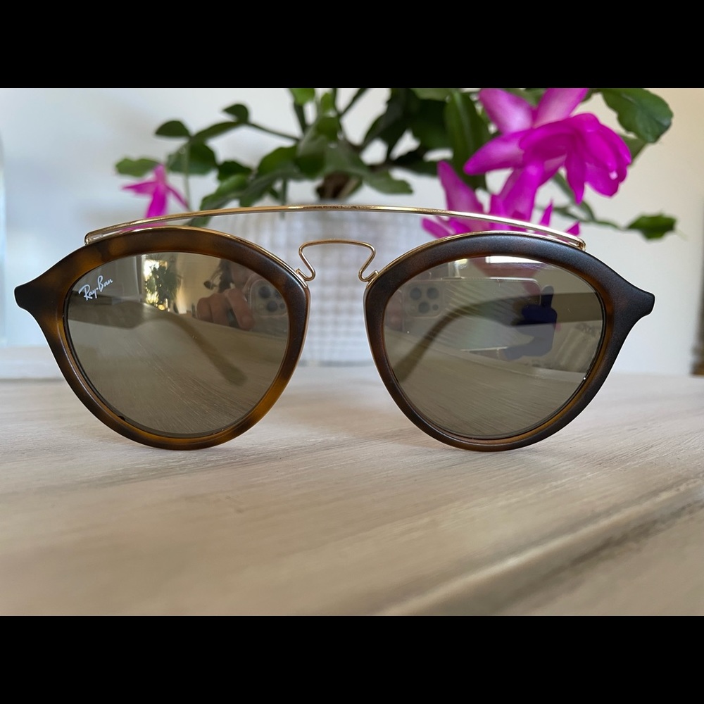 Ray Ban mirrored sunglasses in excellent condition.